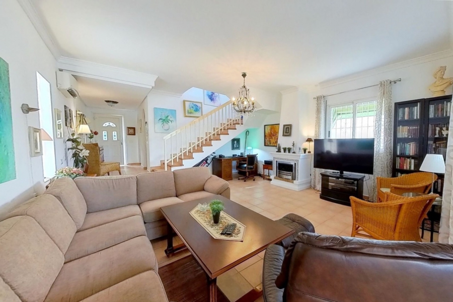 Resale - Villa / Semi detached - Orihuela Costa - Villamartin