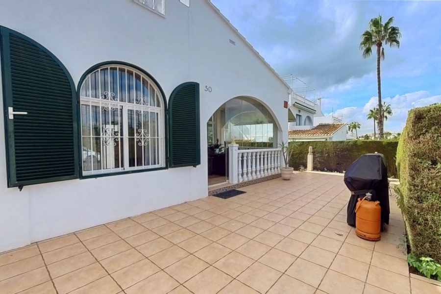 Resale - Villa / Semi detached - Orihuela Costa - Villamartin