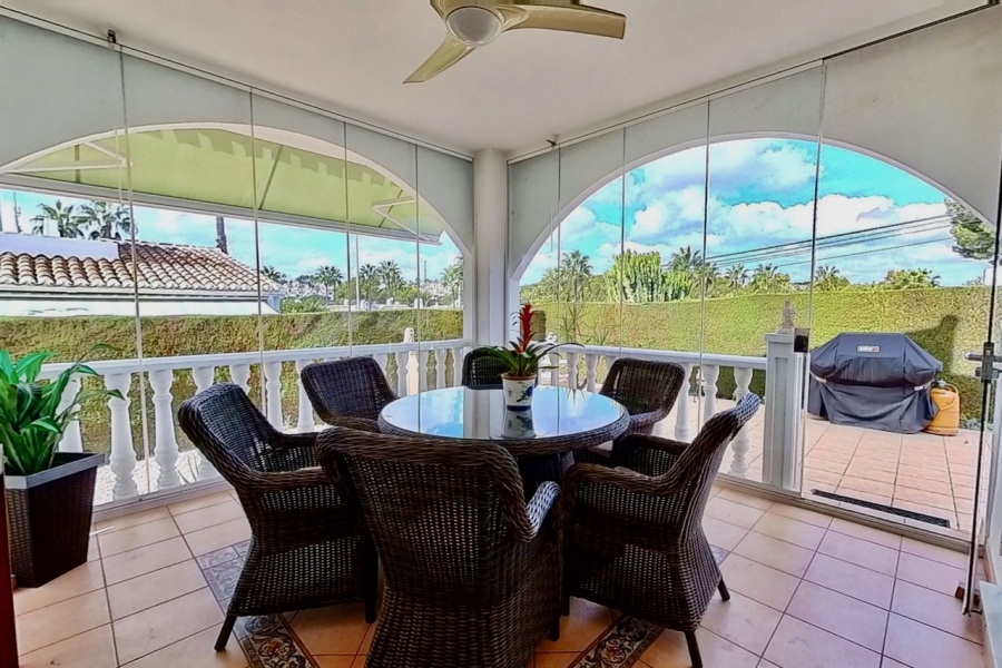 Resale - Villa / Semi detached - Orihuela Costa - Villamartin