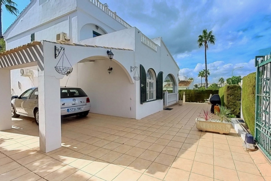 Resale - Villa / Semi detached - Orihuela Costa - Villamartin