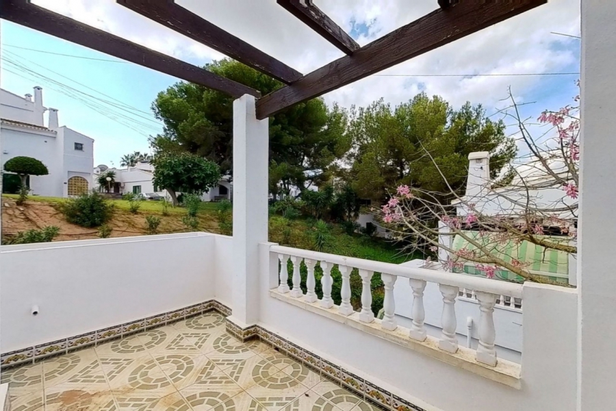 Resale - Villa / Semi detached - Orihuela Costa - Villamartin
