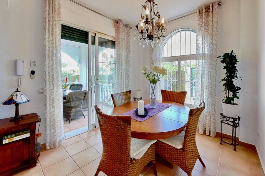 Resale - Villa / Semi detached - Orihuela Costa - Villamartin