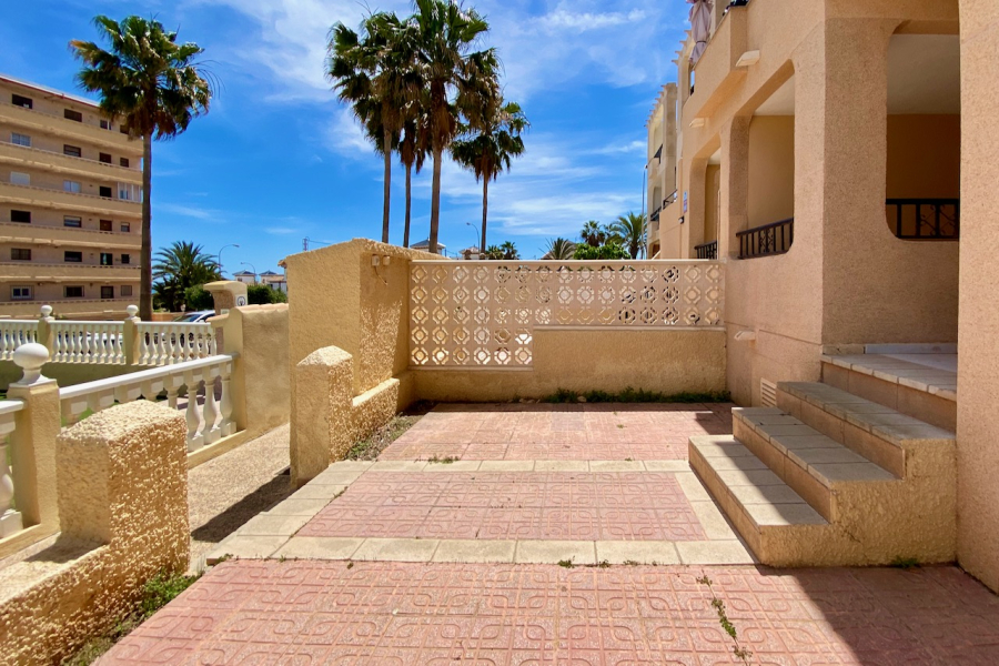 Resale - Apartment/Bungalow - Torrevieja  - Aguas Nuevas