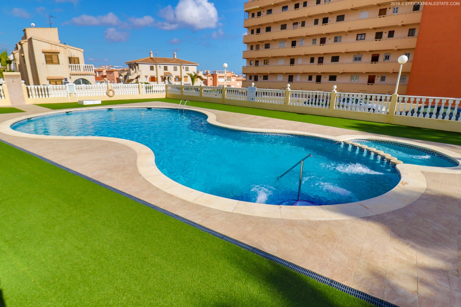 Resale - Apartamento/Bungalow - Torrevieja  - Aguas Nuevas