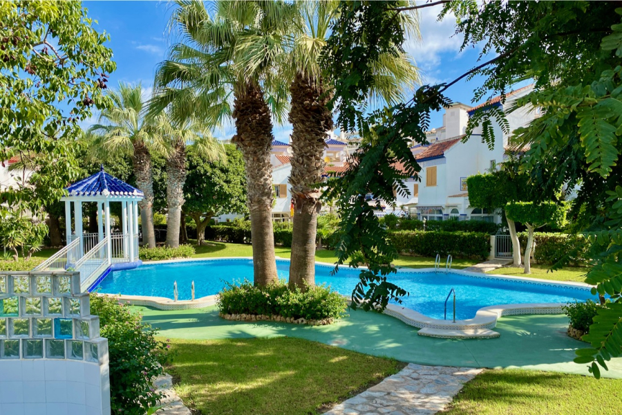 Resale - Lägenhet / Bungalow  - Torrevieja  - La Mata