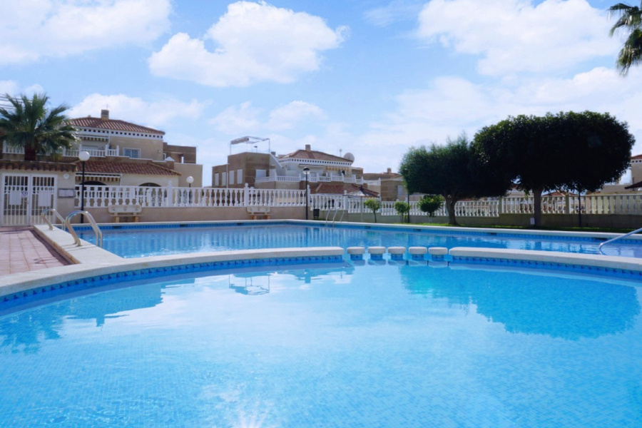 Resale - Lägenhet / Bungalow  - Torrevieja  - Aguas Nuevas