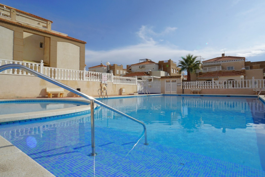 Resale - Apartment/Bungalow - Torrevieja  - Aguas Nuevas