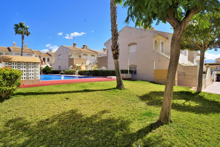 Resale - Apartamento/Bungalow - Torrevieja  - Aguas Nuevas