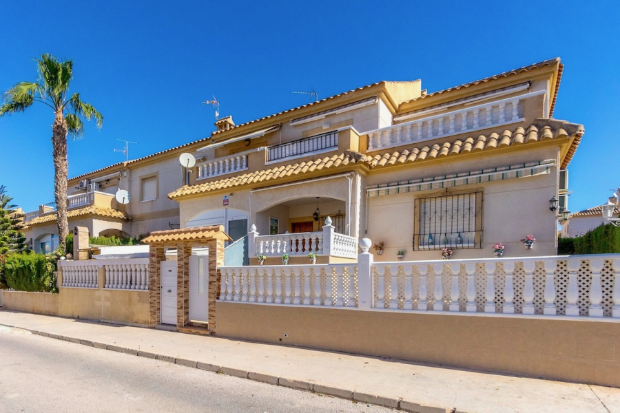 Resale - Lägenhet / Bungalow  - Torrevieja  - Aguas Nuevas