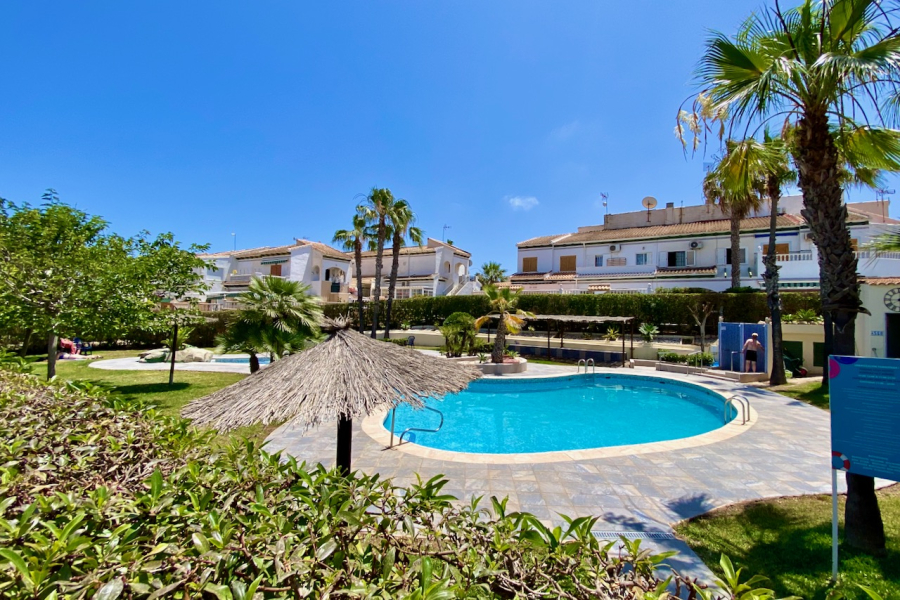 Resale - Lägenhet / Bungalow  - Torrevieja  - La Mata