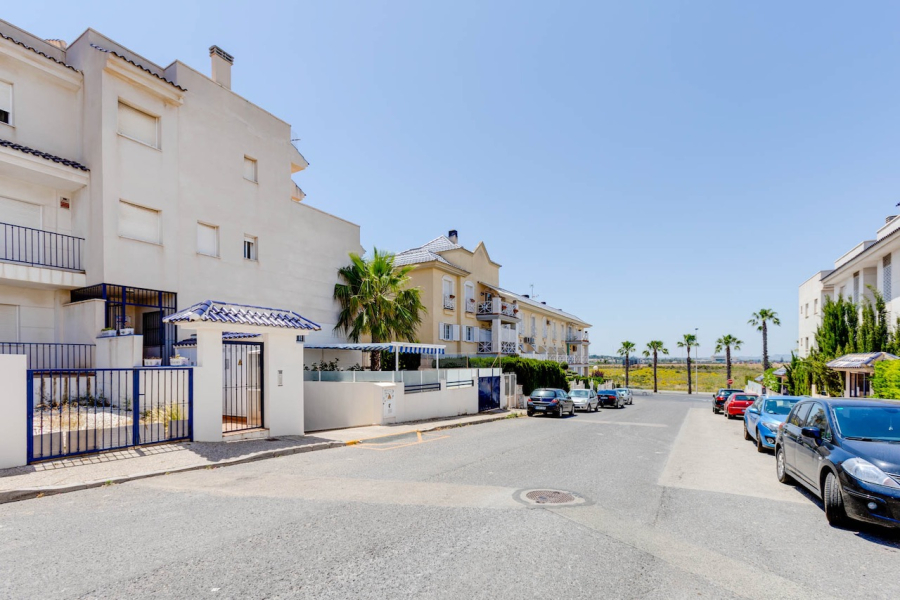 Resale - Apartment/Bungalow - Torrevieja  - La Veleta