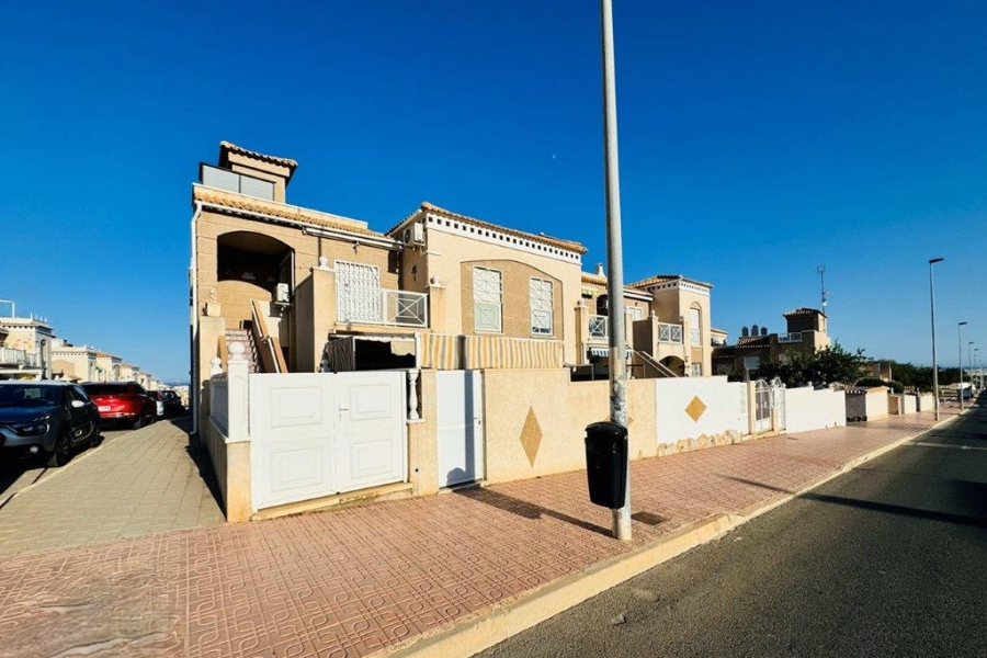 Resale - Apartment/Bungalow - Torrevieja  - Aguas Nuevas