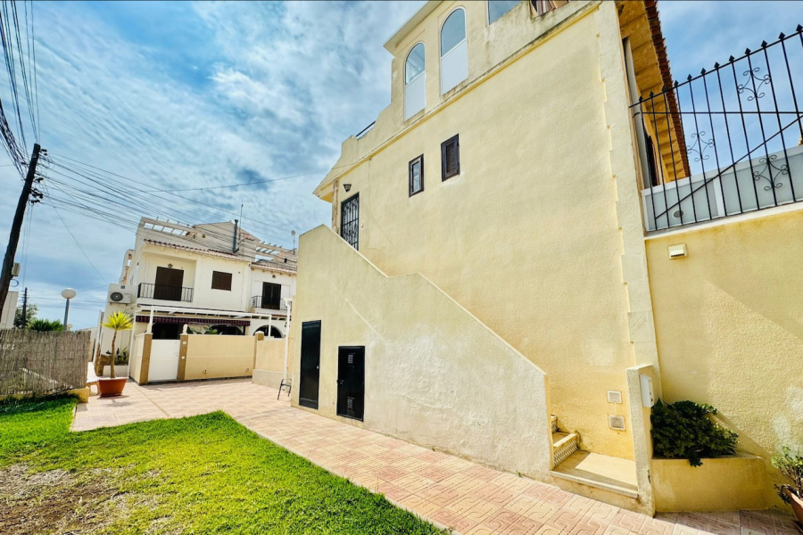 Resale - Apartamento/Bungalow - Torrevieja  - El Chaparral