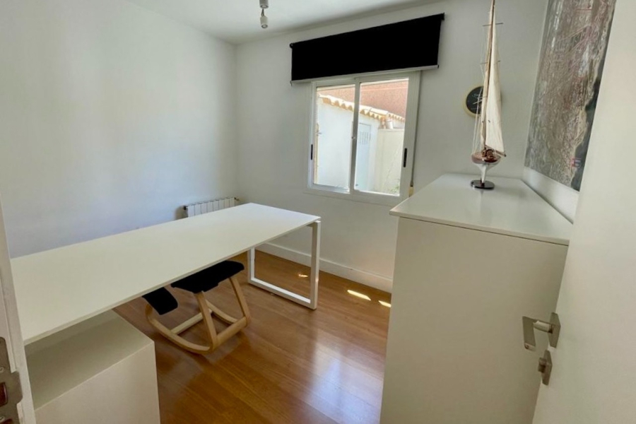 Resale - Duplex / Adosado - Torrevieja  - Aguas Nuevas