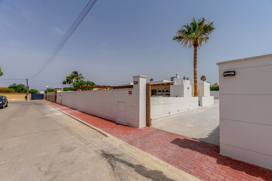 Resale - Villa / Semi detached - Torrevieja  - Torreta Florida