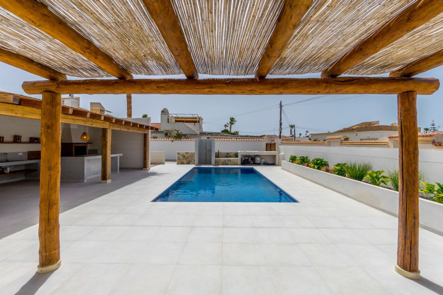 Resale - Villa / Semi-adosado - Torrevieja  - Torreta Florida