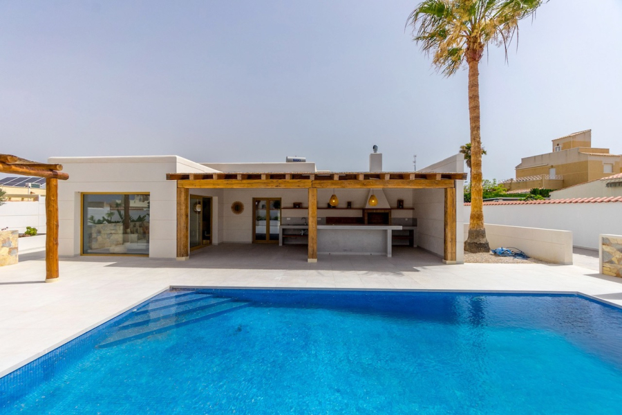 Resale - Villa / Semi-adosado - Torrevieja  - Torreta Florida