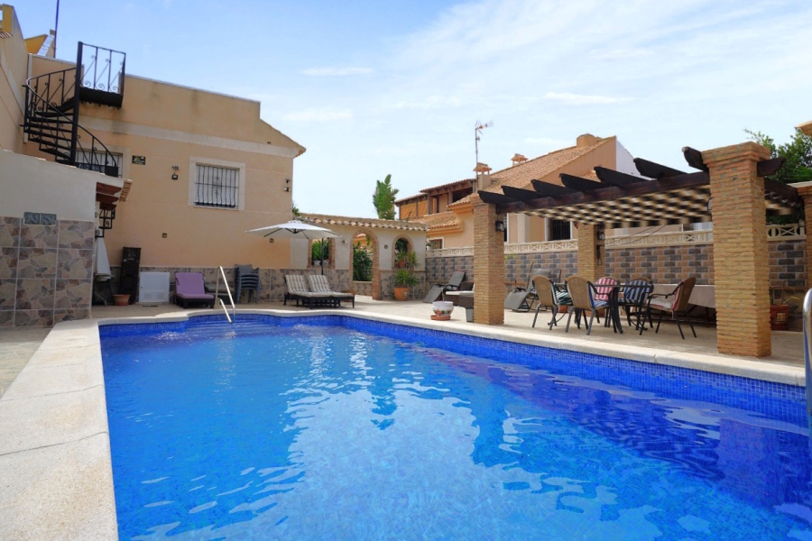 Resale - Villa - Torrevieja  - Aguas Nuevas