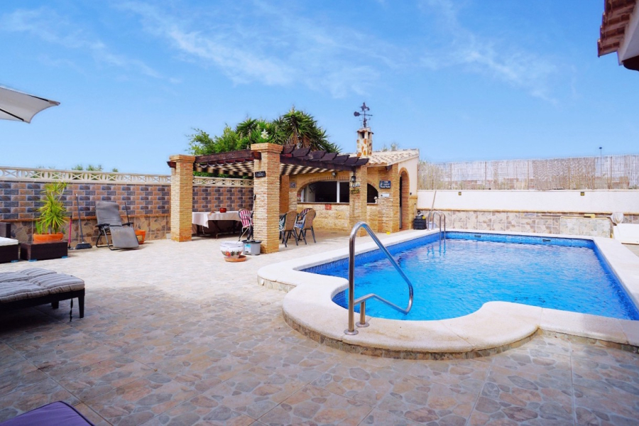 Resale - Villa - Torrevieja  - Aguas Nuevas