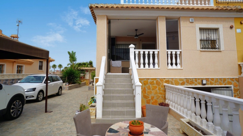 Villa / Semi-adosado - Resale - Torrevieja  - Aguas Nuevas