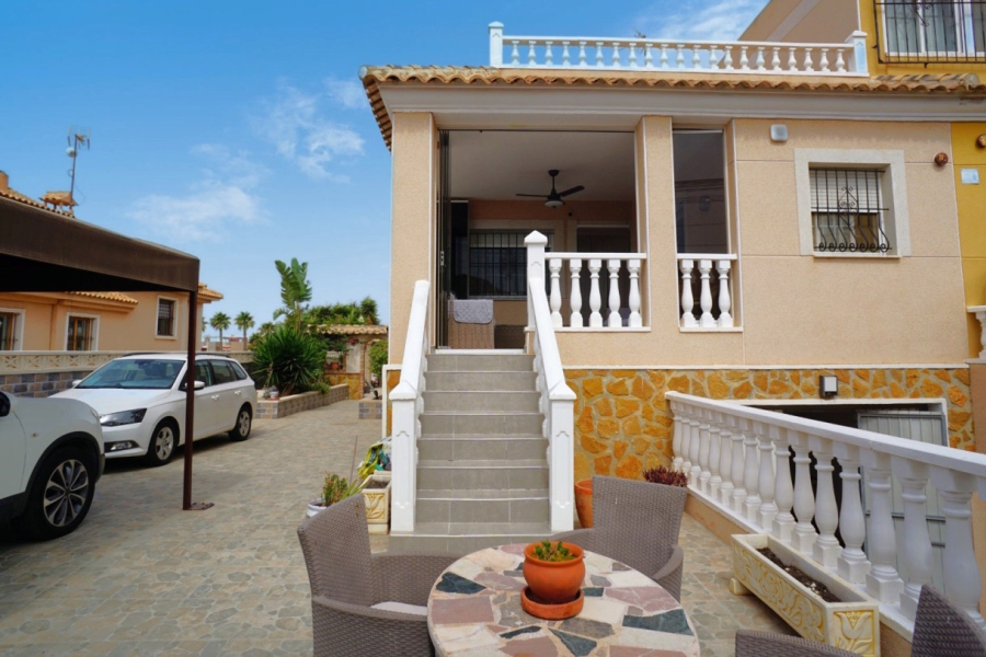 Resale - Villa - Torrevieja  - Aguas Nuevas