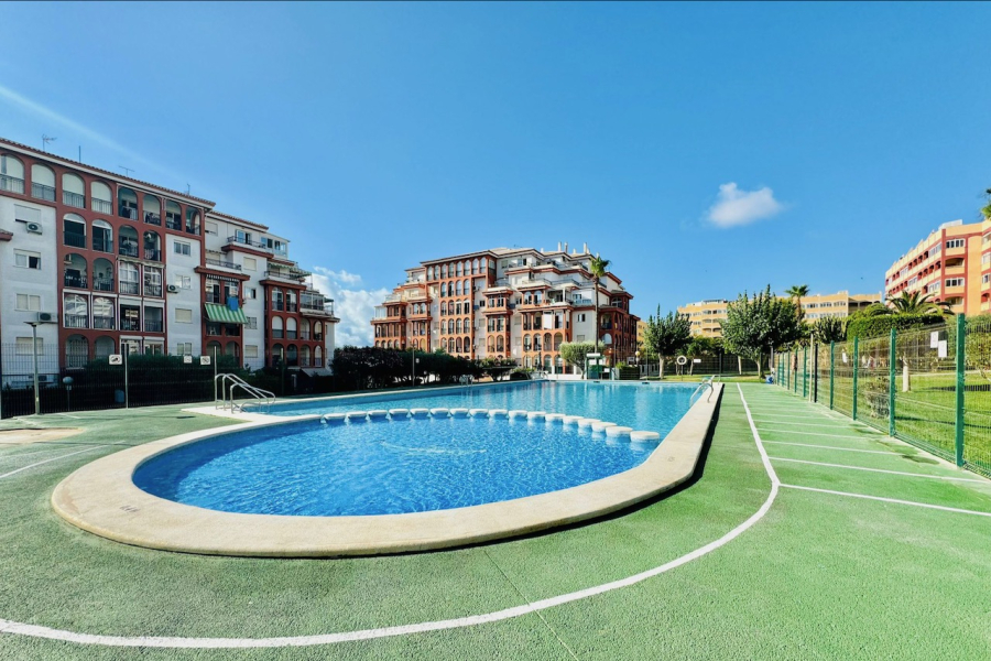 Resale - Apartment/Bungalow - Torrevieja  - La Mata