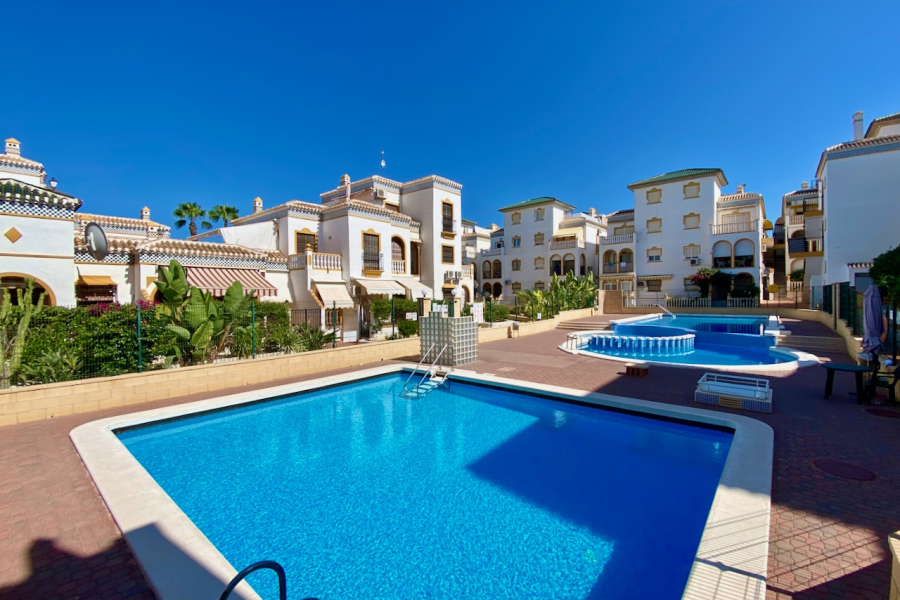 Resale - Lägenhet / Bungalow  - Torrevieja  - Molino Blanco