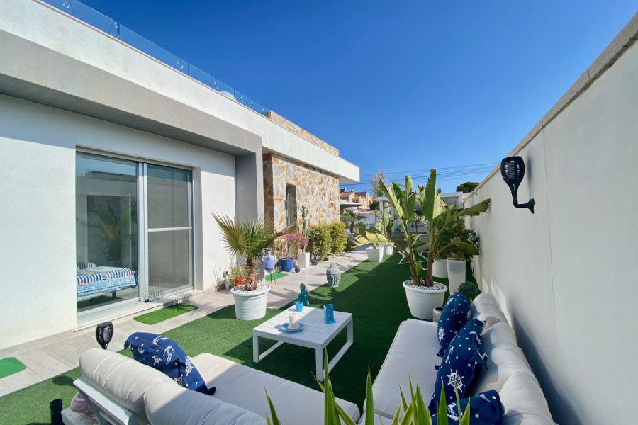 Resale - Villa - Torrevieja  - El Chaparral