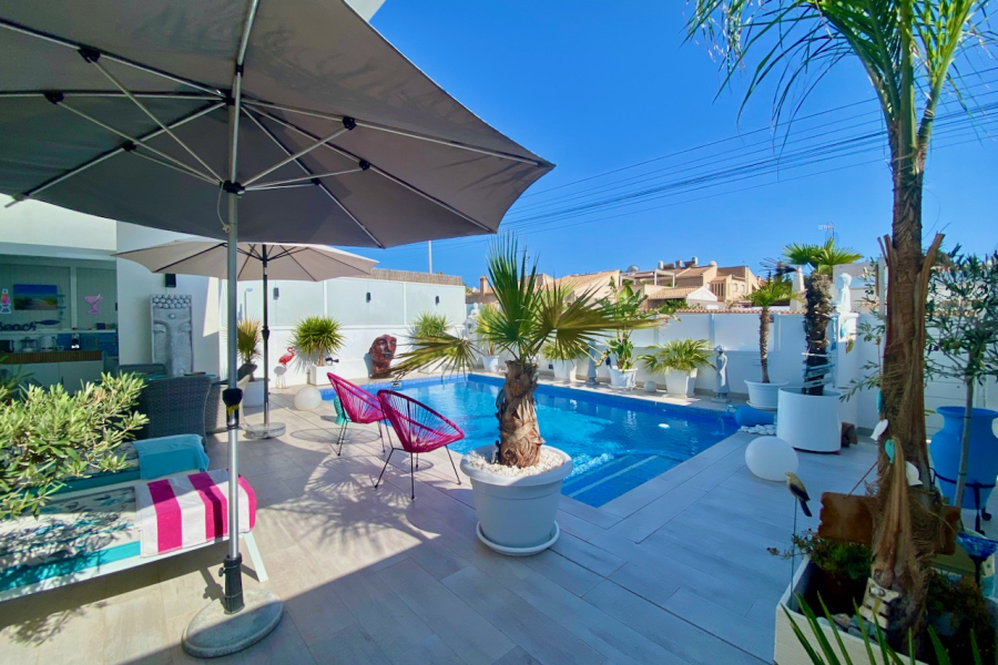 Resale - Villa - Torrevieja  - El Chaparral