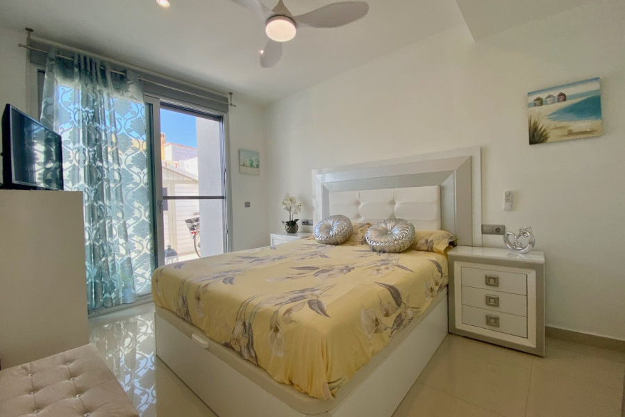 Resale - Villa - Torrevieja  - El Chaparral