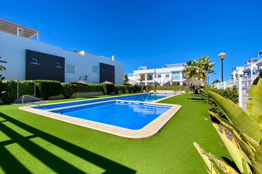 Resale - Apartamento/Bungalow - Torrevieja  - Aguas Nuevas II