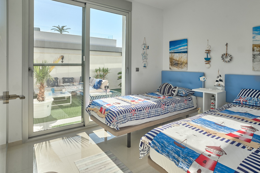 Resale - Villa - Torrevieja  - El Chaparral