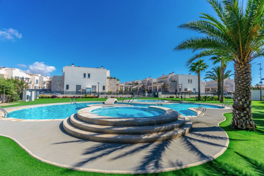 Resale - Apartment/Bungalow - Torrevieja  - Aguas Nuevas