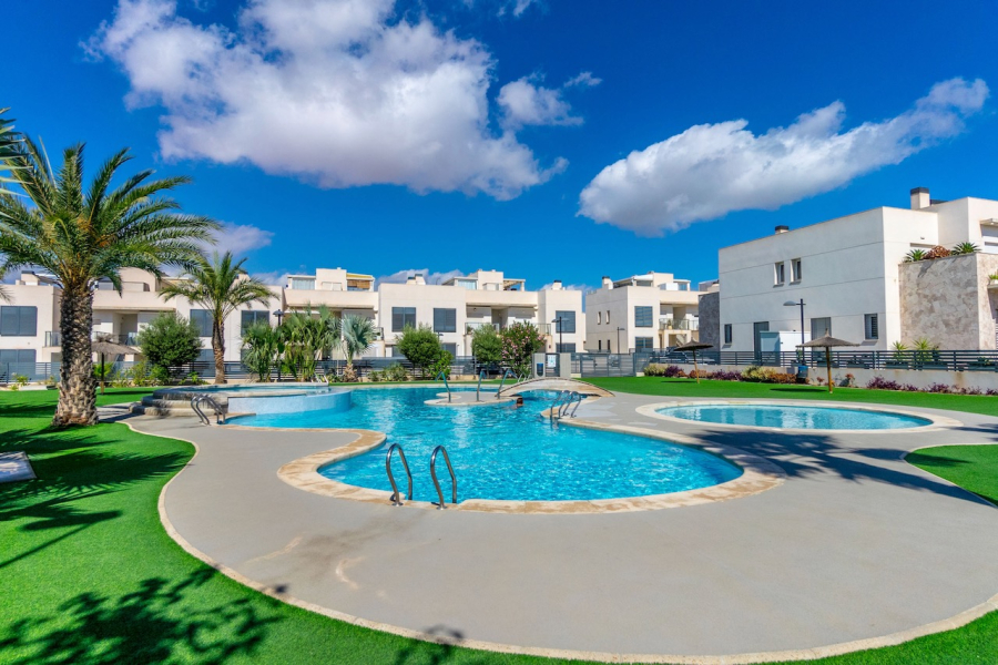 Resale - Apartment/Bungalow - Torrevieja  - Aguas Nuevas