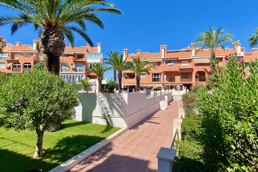 Resale - Lägenhet / Bungalow  - Torrevieja  - La Mata