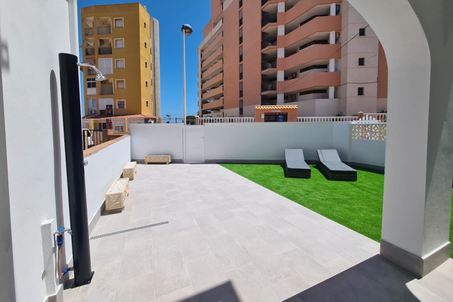 Resale - Lägenhet / Bungalow  - Torrevieja  - La Mata