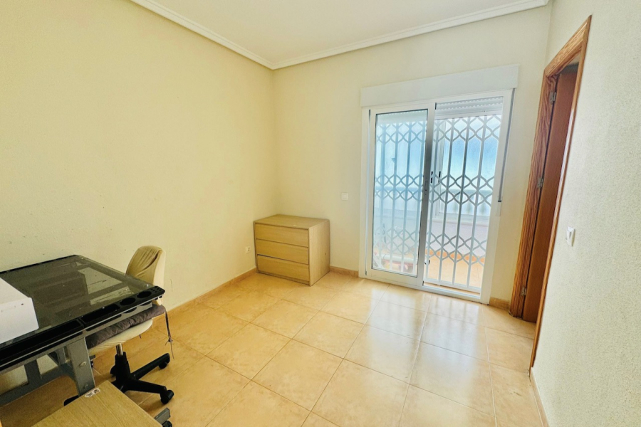 Resale - Duplex / Adosado - Torrevieja  - Aguas Nuevas