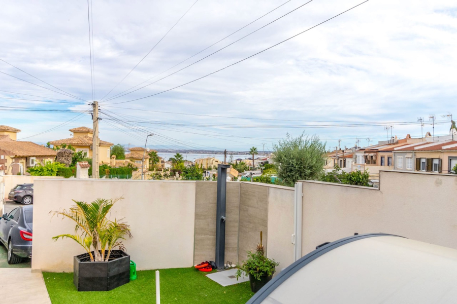 Resale - Duplex / Adosado - Torrevieja  - Los Balcones