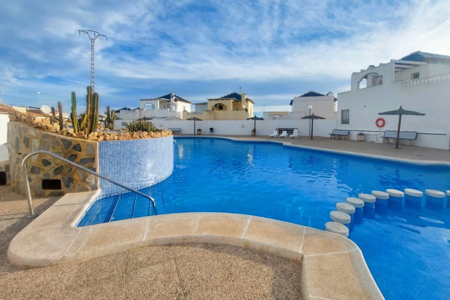 Resale - Duplex / Adosado - Torrevieja  - Los Balcones