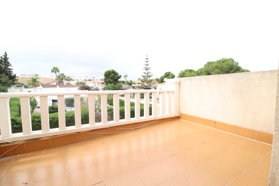 Resale - Villa / Semi detached - Torrevieja  - Los Balcones