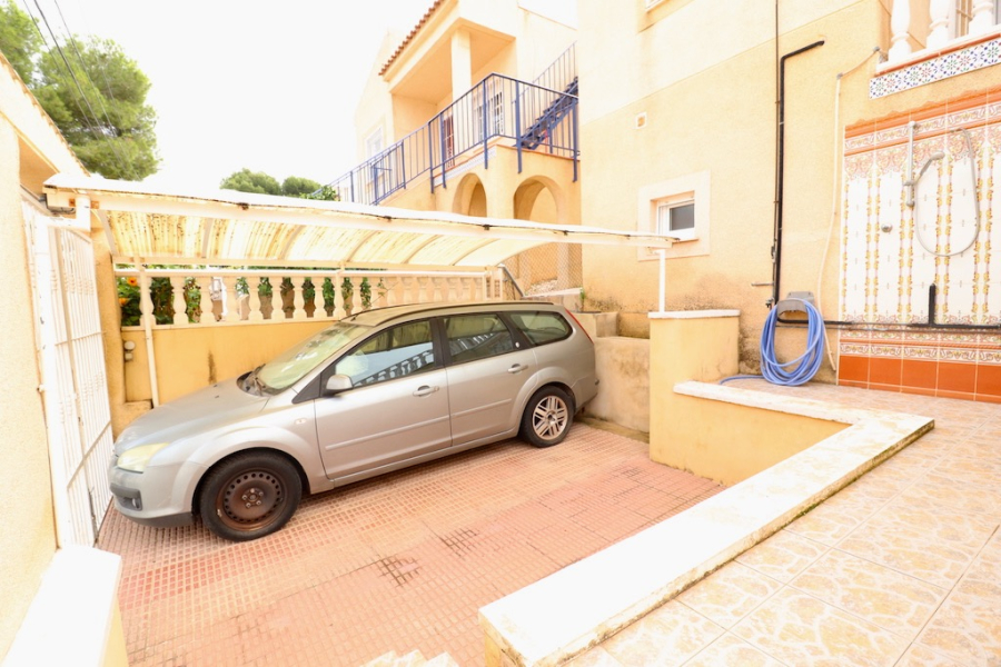 Resale - Villa / Semi-adosado - Torrevieja  - Los Balcones