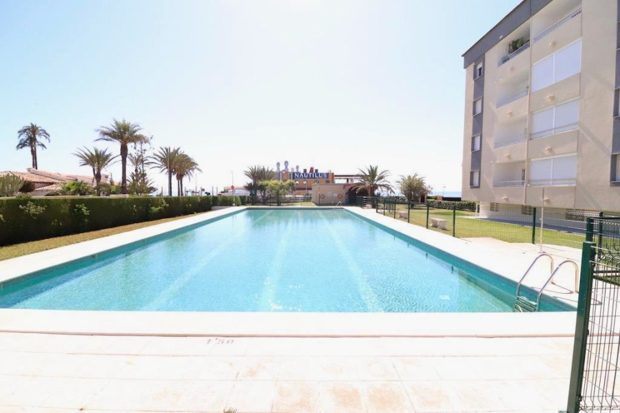 Resale - Lägenhet / Bungalow  - Orihuela Costa - Punta Prima