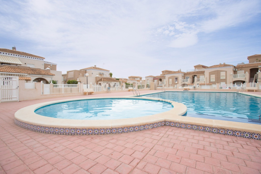 Resale - Villa / Semi detached - Torrevieja  - Aguas Nuevas