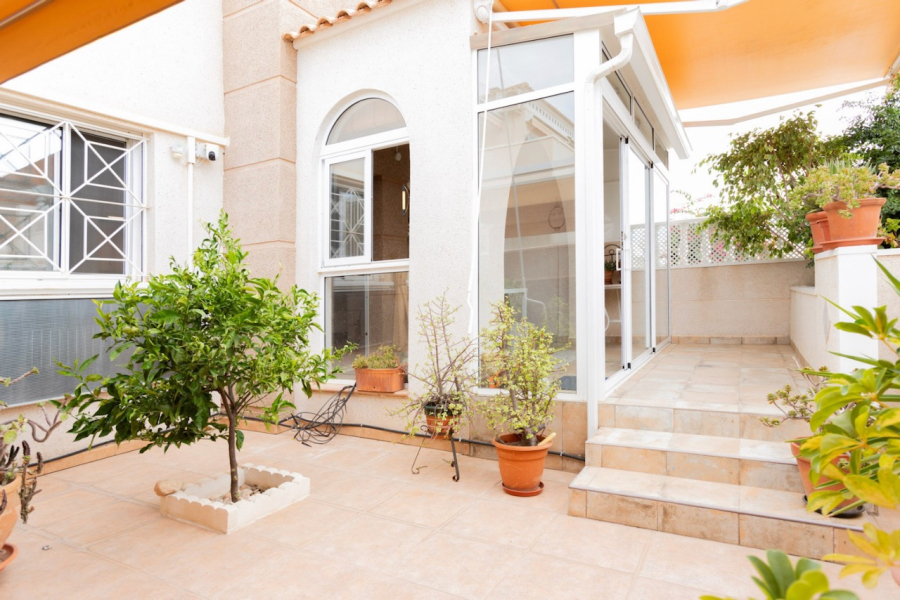 Resale - Villa - Torrevieja  - Aguas Nuevas