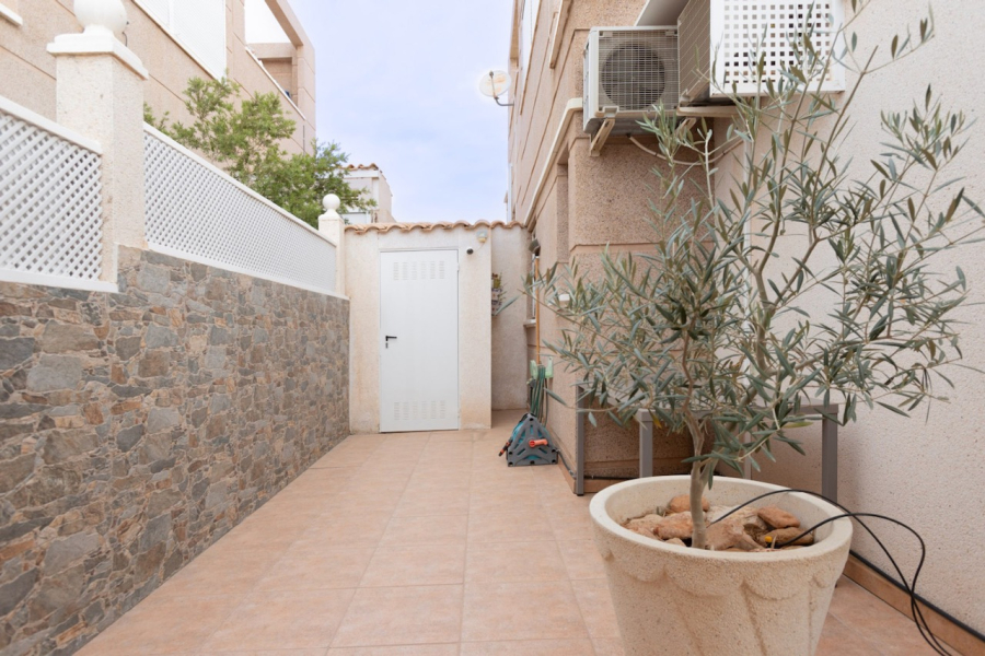 Resale - Villa - Torrevieja  - Aguas Nuevas