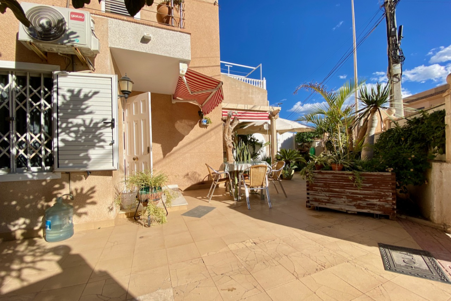 Resale - Villa / Semi-adosado - Torrevieja  - La Rosaleda - Los Frutales