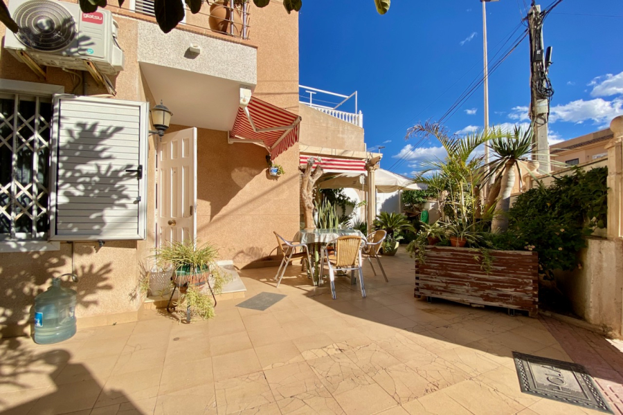 Resale - Villa / Semi detached - Torrevieja  - La Rosaleda - Los Frutales