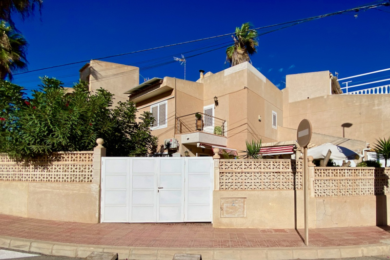 Villa / Semi detached - Resale - Torrevieja  - La Rosaleda - Los Frutales