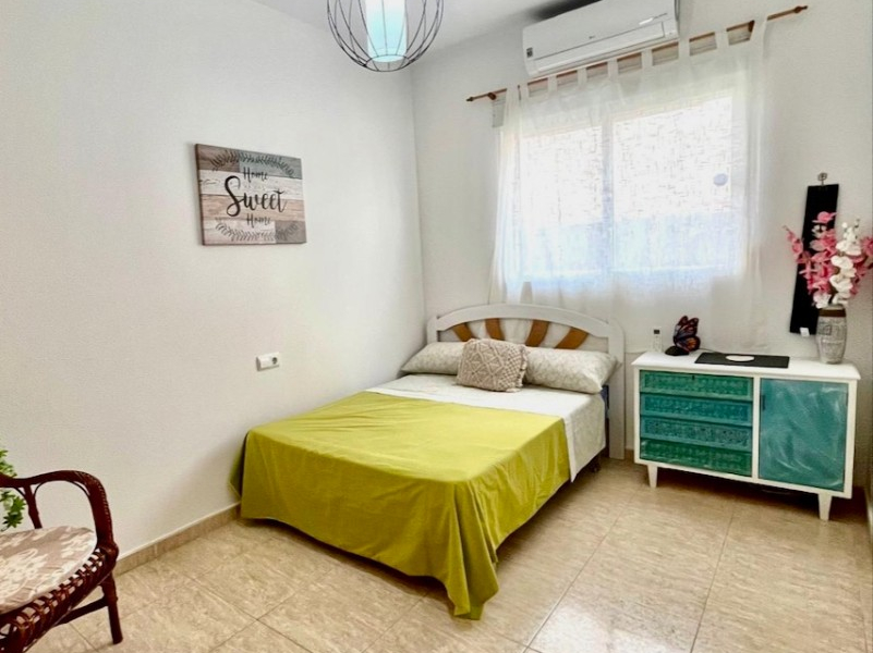 Resale - Apartamento/Bungalow - Torrevieja  - Los Locos