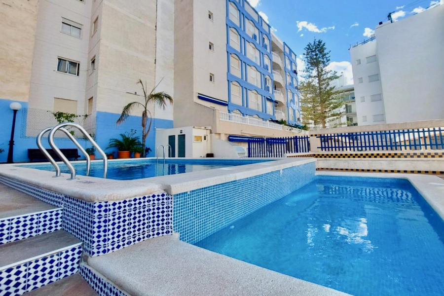 Resale - Apartamento/Bungalow - Torrevieja  - Los Locos